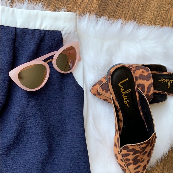 ⭐️Blue & White Skirt. Zipper in back. Medium. Cute. Not very stretchy. - Picture 3 of 5